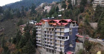 the whitestone inn and suites manali