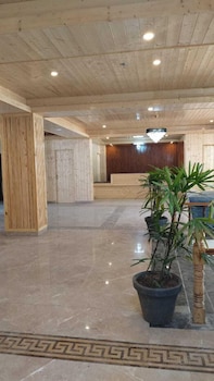 the whitestone inn and suites manali