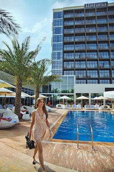 yas plaza marina by ihg