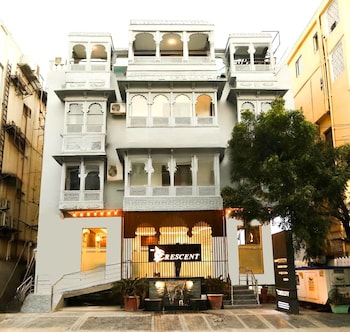the crescent udaipur boutique hotel near lake pichola