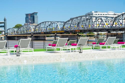 Glow Bangkok Riverside,,4 star