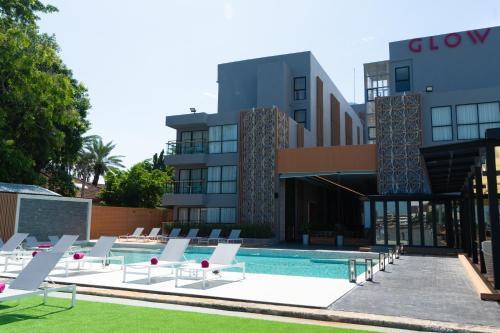 Glow Bangkok Riverside,,4 star