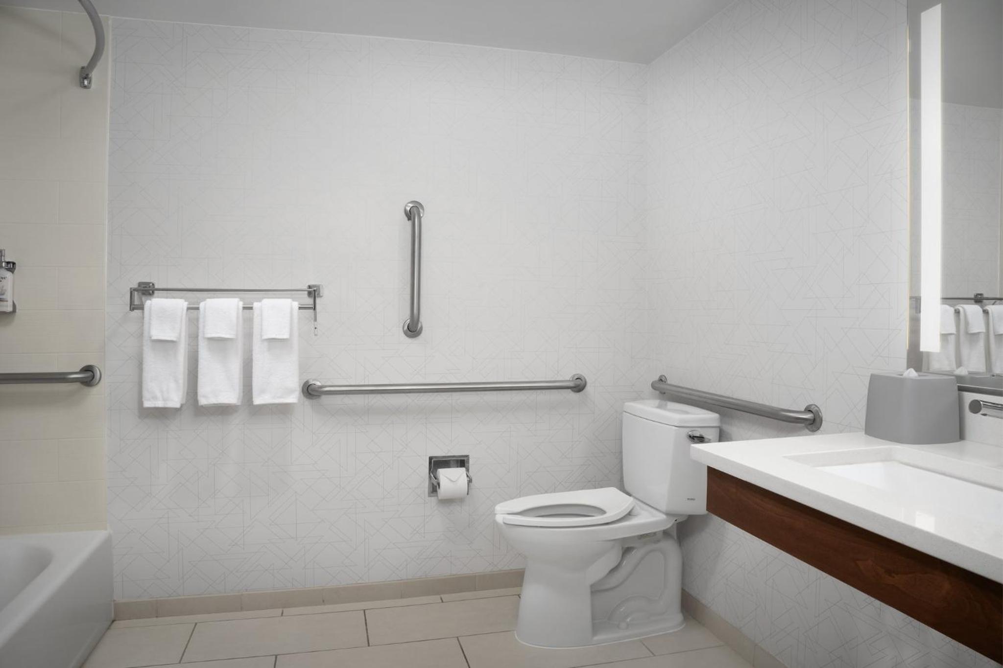 holiday inn express alexandria fort belvoir