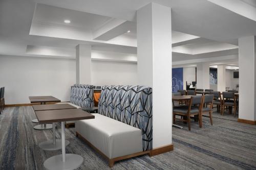 holiday inn express alexandria fort belvoir