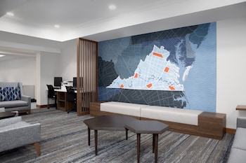 Holiday Inn Express Alexandria - Fort Belvoir,Belle Haven>>Alexandria,3 star