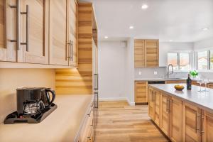 Pacific Crest Hotel Santa Barbara,Montecito>>East Beach,3 star