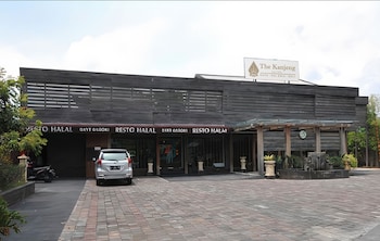 the kanjeng suites kuta galeria bali