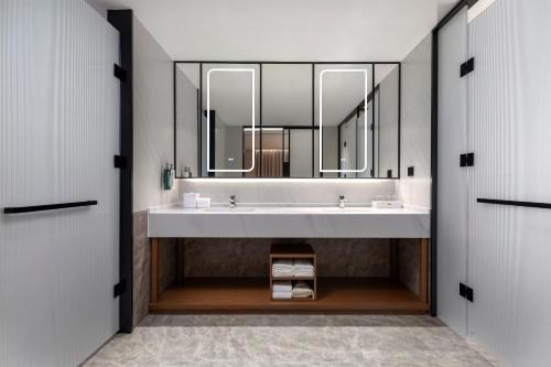 hilton garden inn xingyi wanfenglin