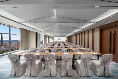 hilton garden inn xingyi wanfenglin
