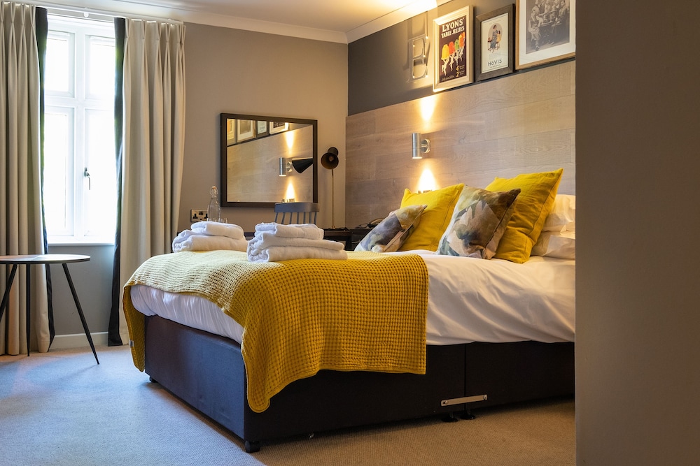 bridge hotel