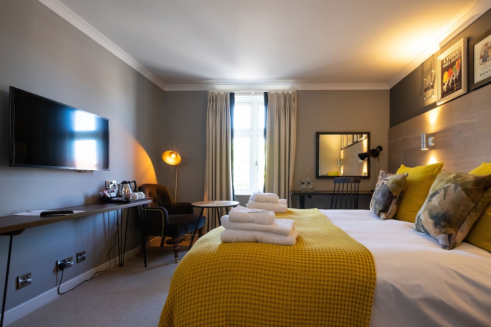 bridge hotel