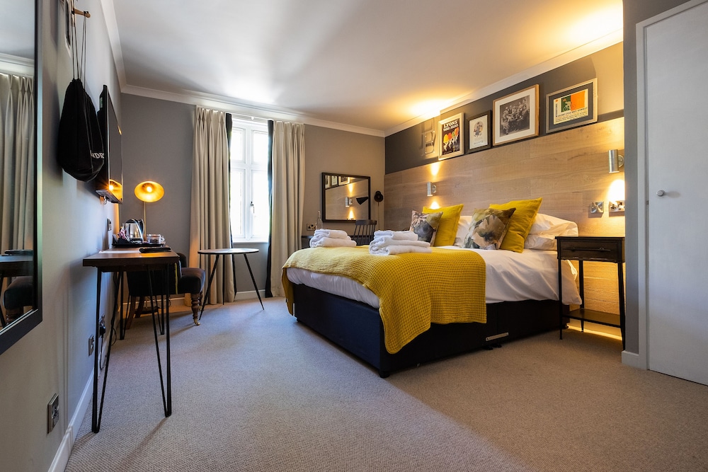 bridge hotel