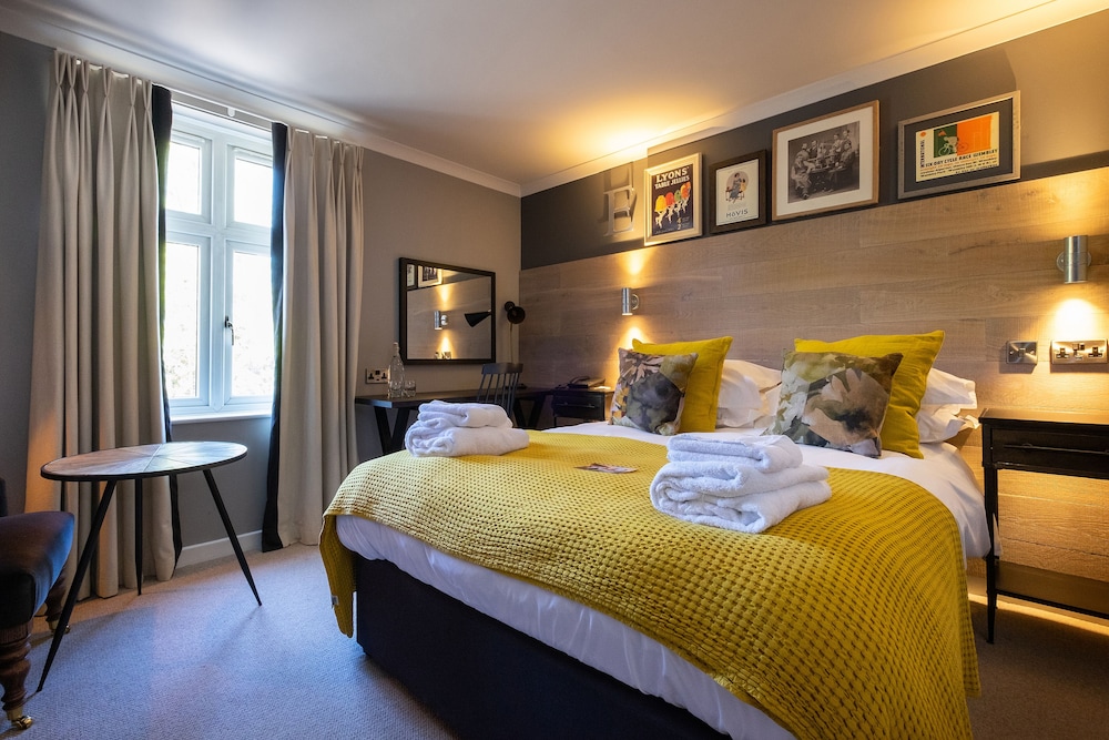 bridge hotel