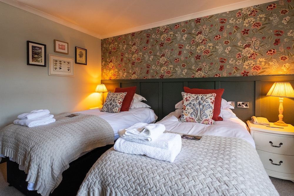 bridge hotel