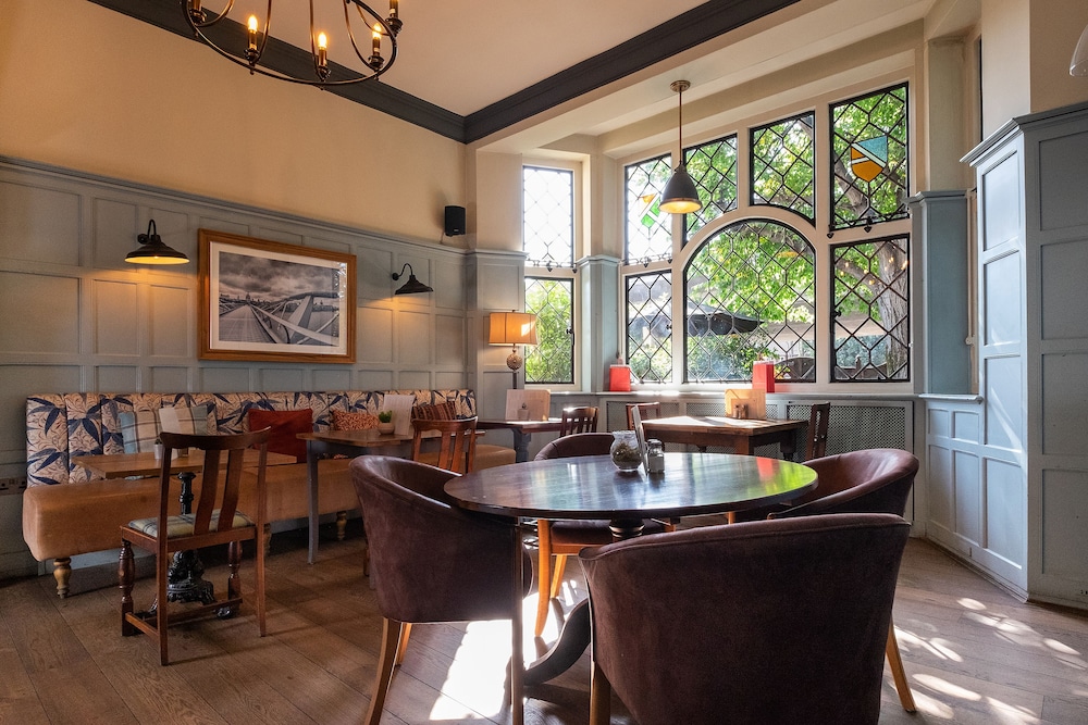 bridge hotel