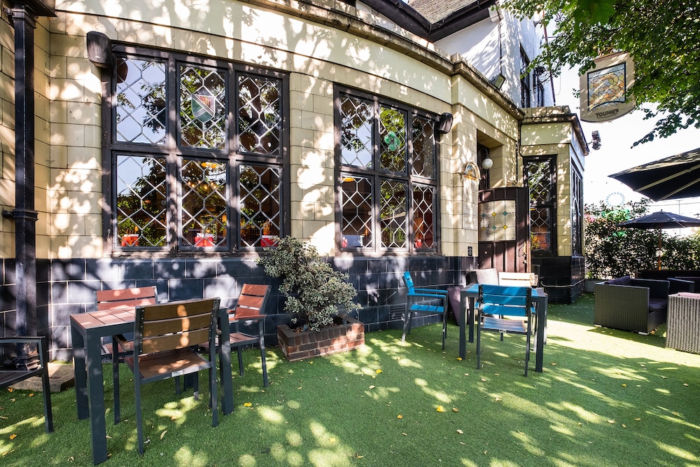 bridge hotel