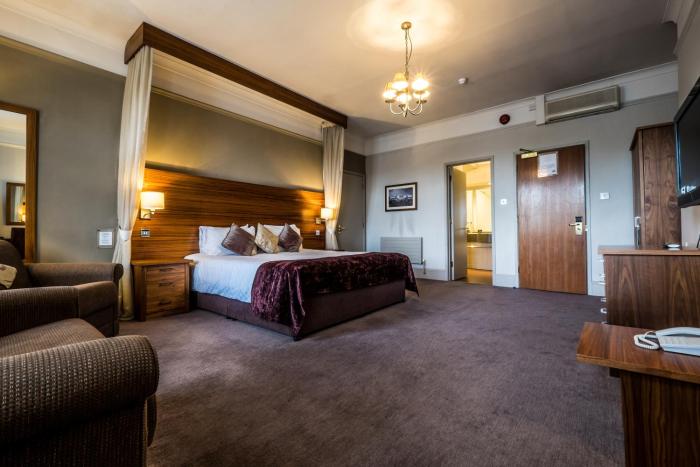 bridge hotel