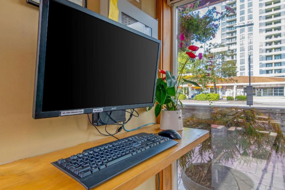 econo lodge inn and suites