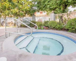 econo lodge inn and suites