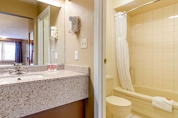 econo lodge inn and suites