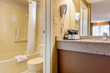 econo lodge inn and suites