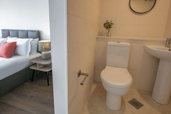 dockside aparthotel bw signature collection