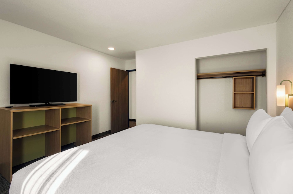 spark by hilton fort wayne