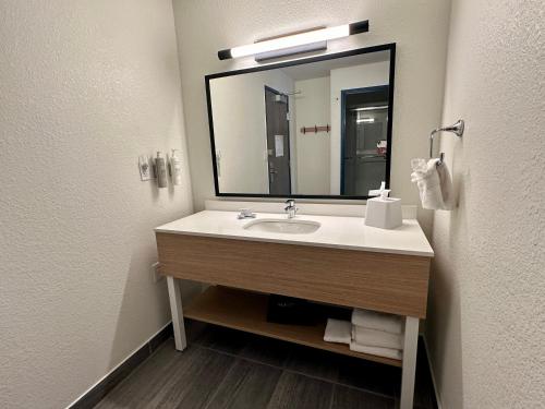 spark by hilton fort wayne