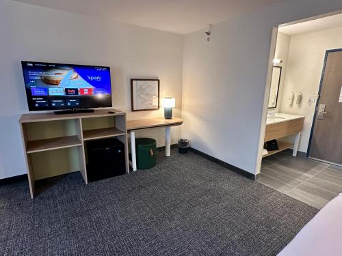 spark by hilton fort wayne