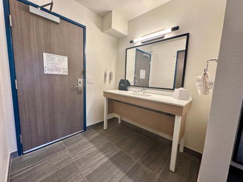 spark by hilton fort wayne