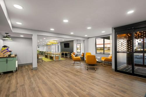spark by hilton fort wayne