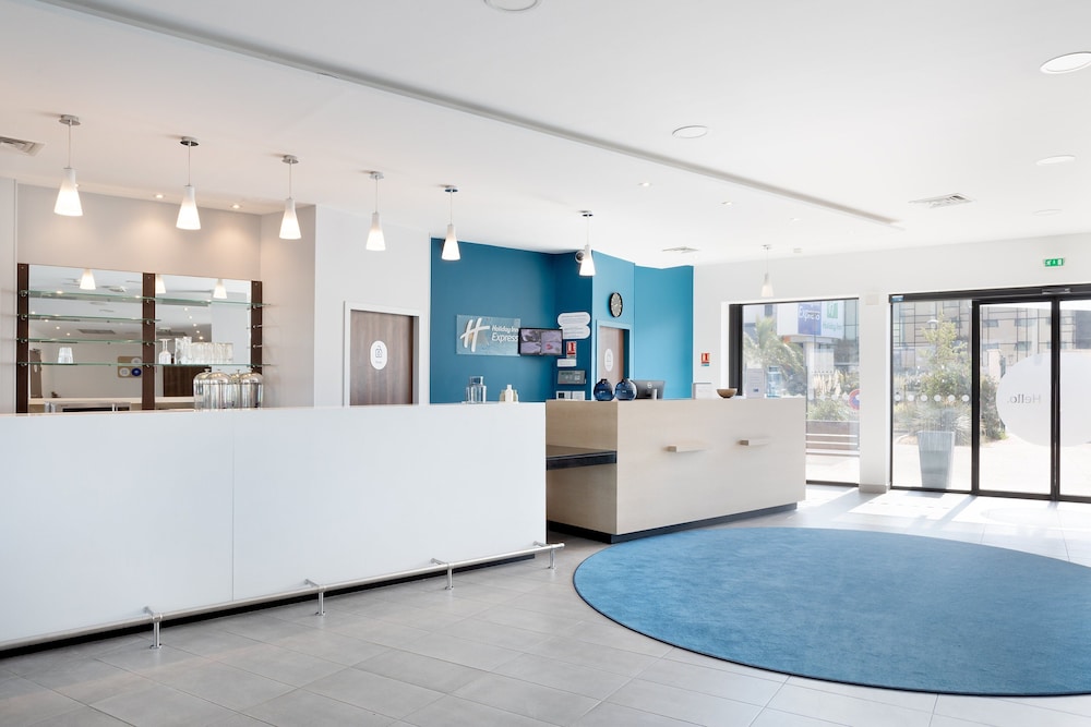 holiday inn express marseille airport by ihg