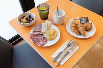 holiday inn express marseille airport by ihg