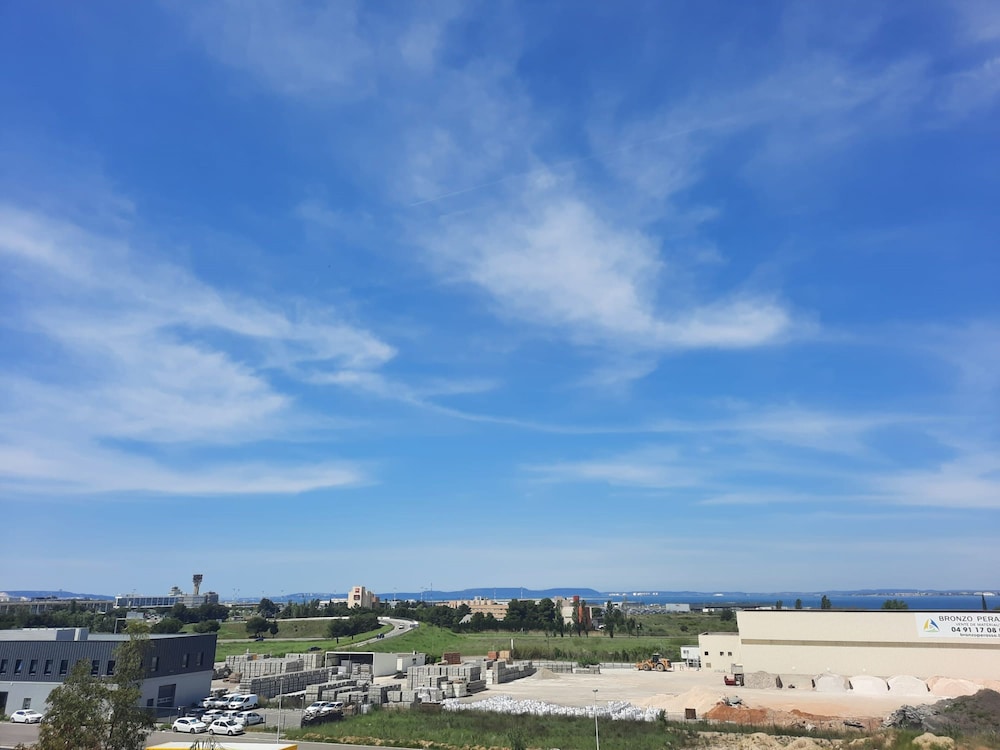 holiday inn express marseille airport by ihg