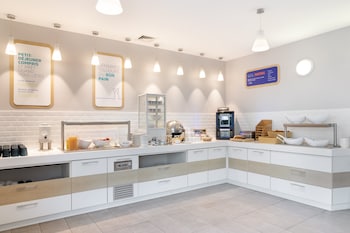 holiday inn express marseille airport by ihg