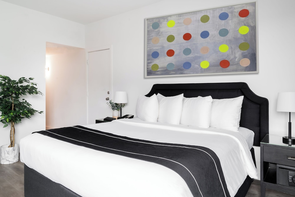 essex house by clevelander