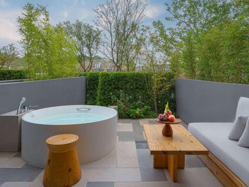 chengdu expo waterfall hotel mgallery collection