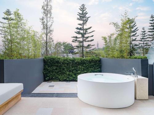 chengdu expo waterfall hotel mgallery collection