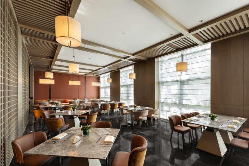 doubletree by hilton kaifeng