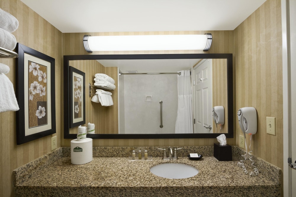 Spark By Hilton Greensboro,,3 star