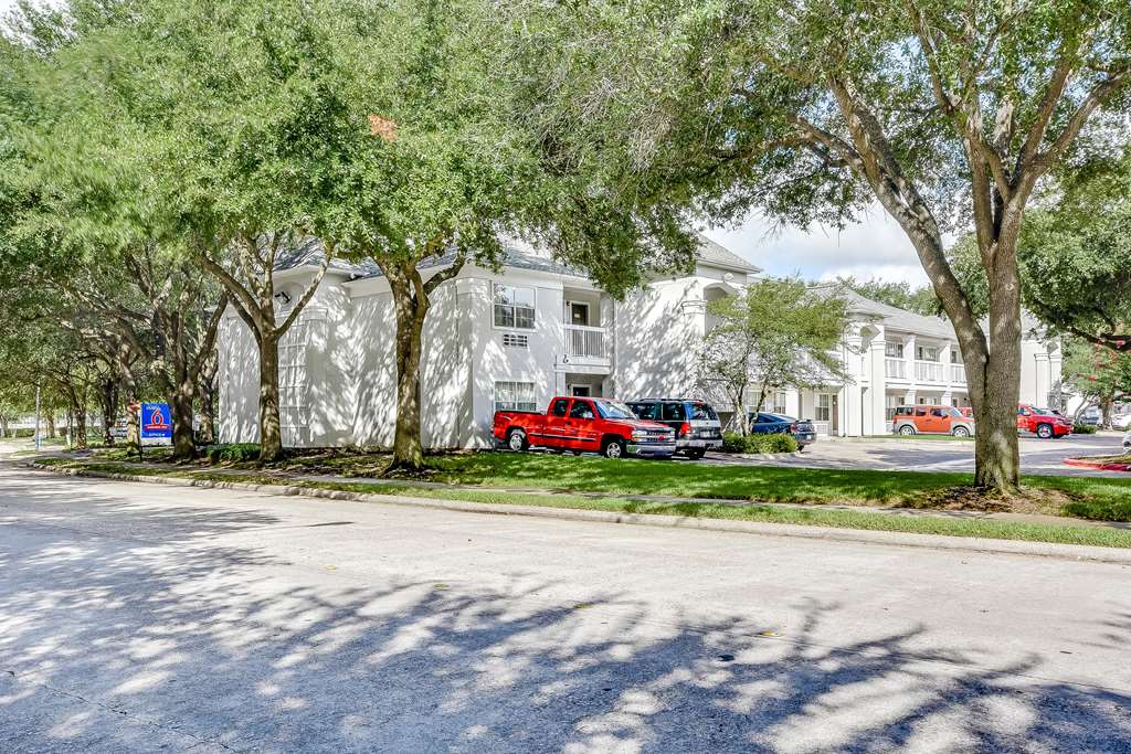 studio 6 houston tx hobby south