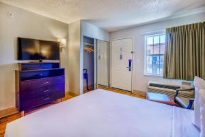 studio 6 phoenix az deer valley