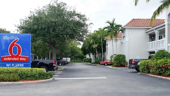 studio 6 west palm beach fl