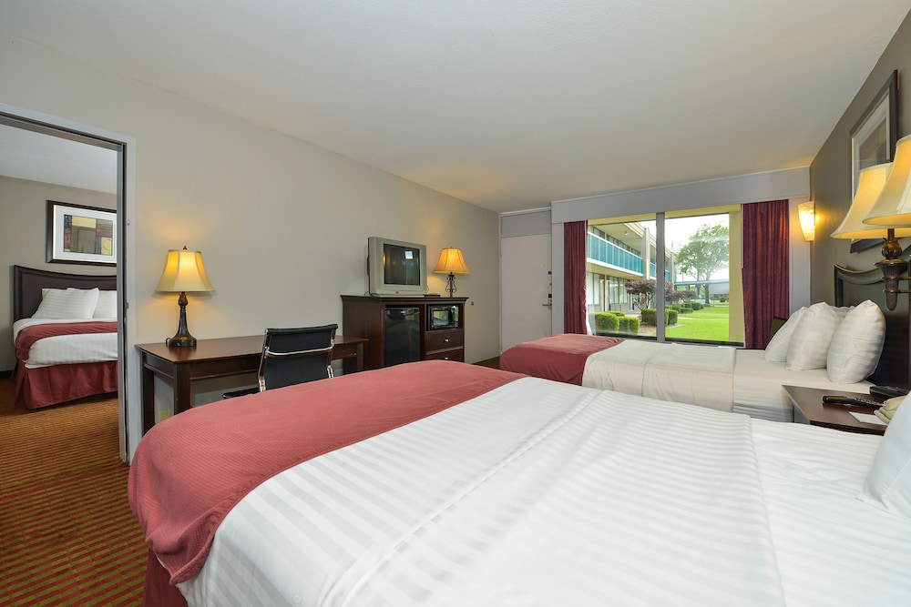 days inn by wyndham pittsburg ks