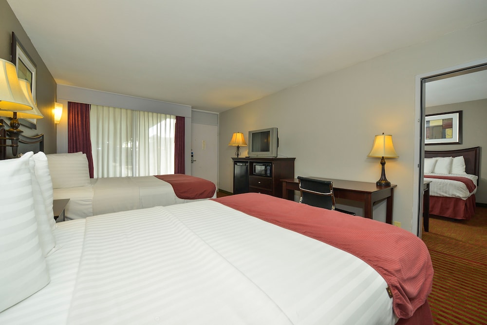 days inn by wyndham pittsburg ks