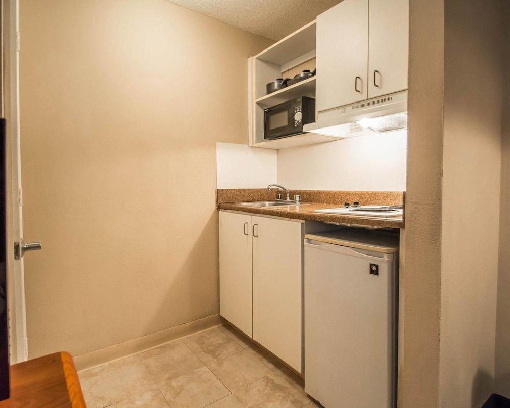suburban extended stay hotel airport