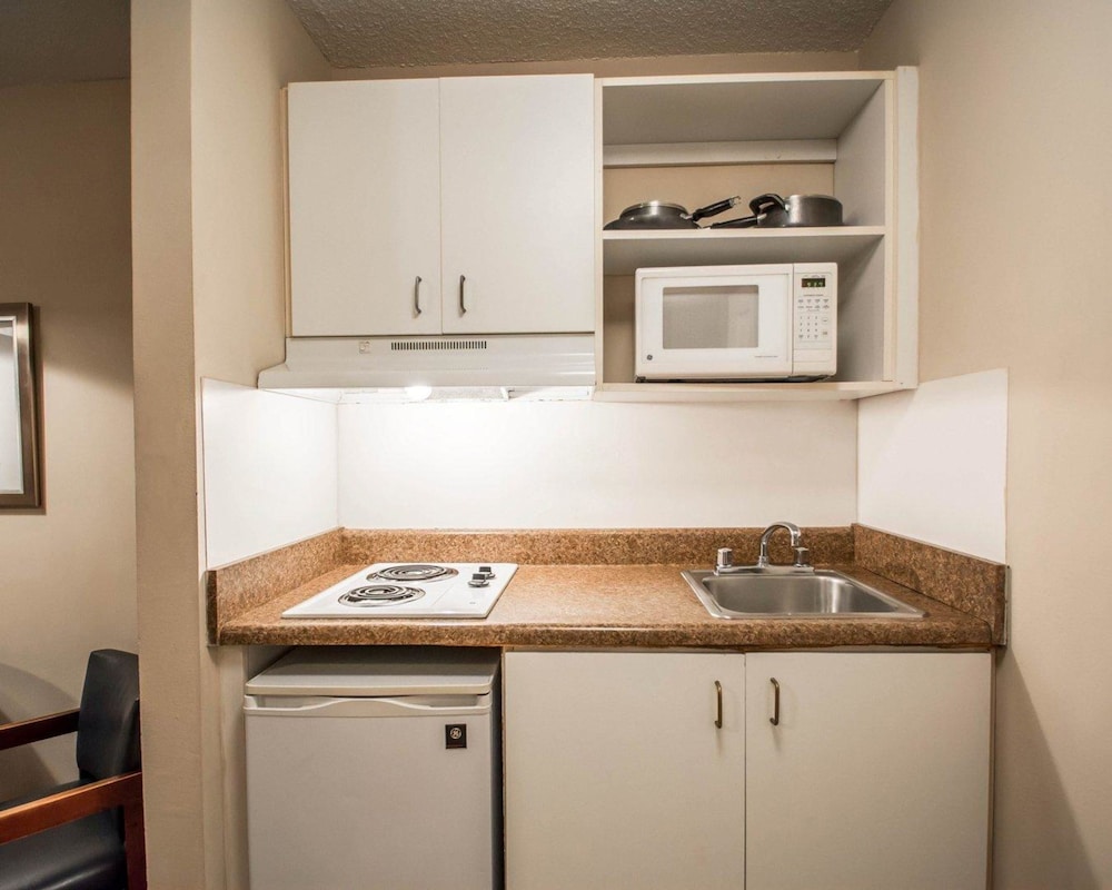 suburban extended stay hotel airport