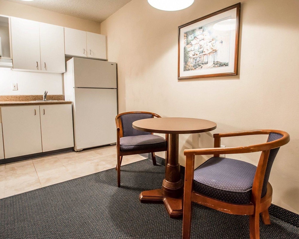 suburban extended stay hotel airport