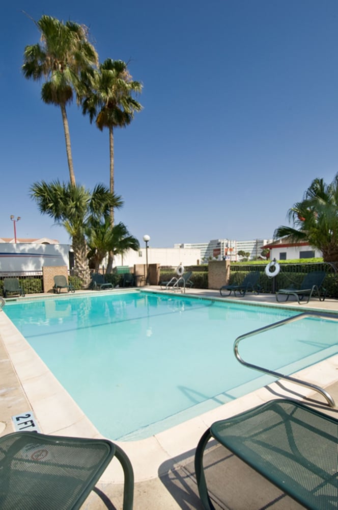 holiday inn mcallen medical center area