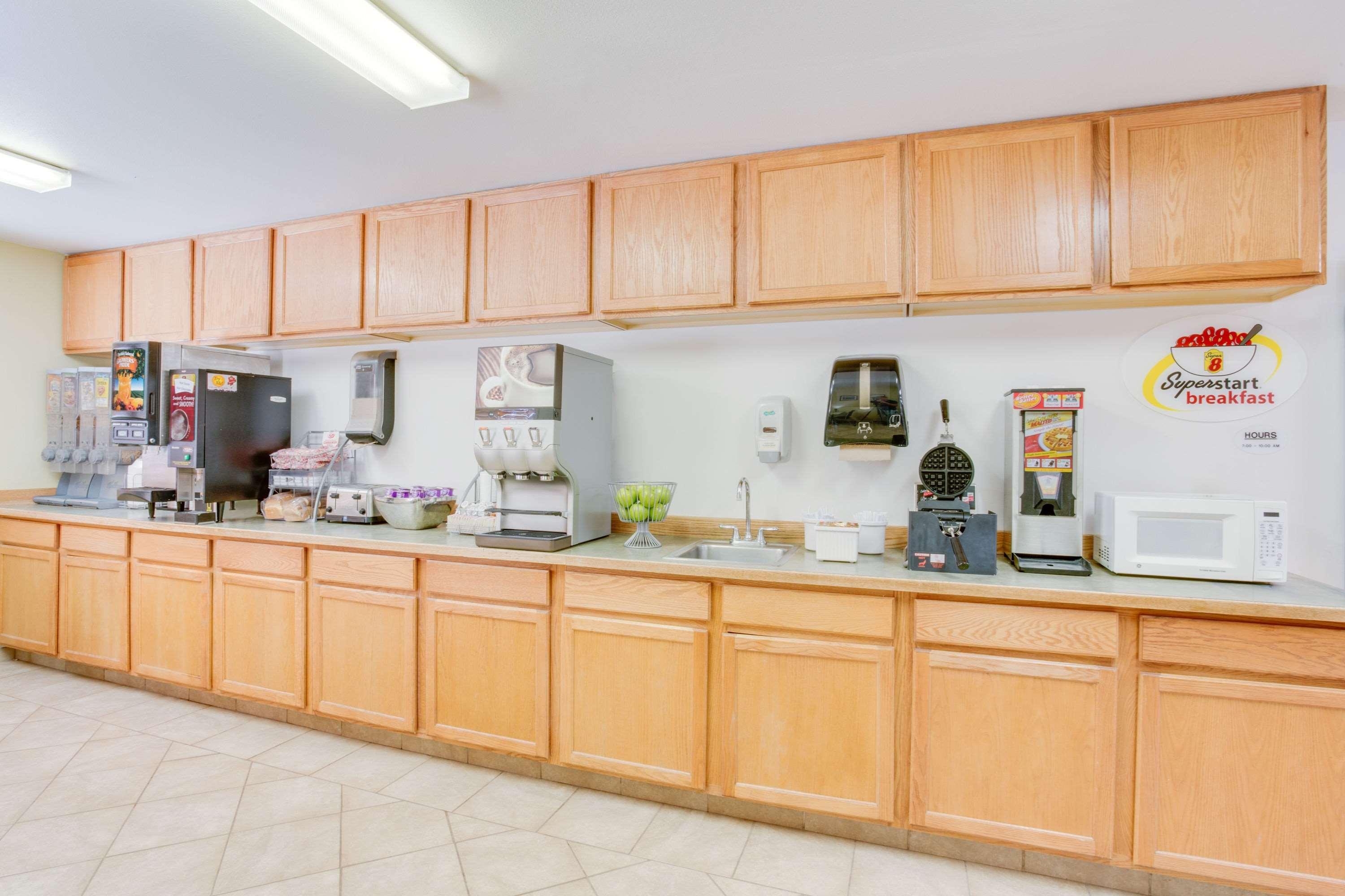 Super 8 By Wyndham Cooke City Yellowstone Park Area,Cooke City-Silver Gate>>Cooke City,3 star